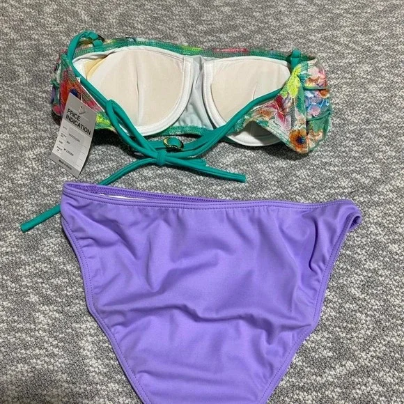 Colorful bikini set top/bottoms Made Korea 9M=girl 7-8 years old. SKU-A128 - Picture 5 of 6